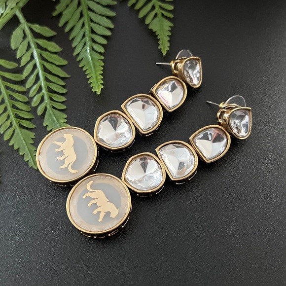 Grey statement earrings - Picture 3 of 4